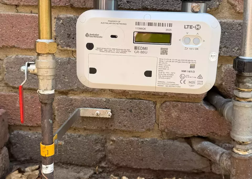 installing digital gas meter